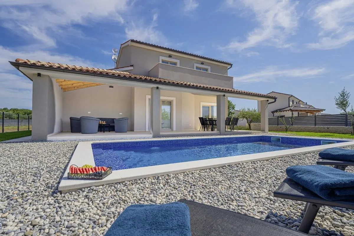 Villa Zani In Loborika - Haus Fuer 6-7 Personen