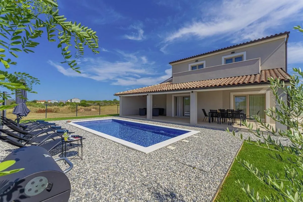 Villa Zani In Loborika - Haus Fuer 6-7 Personen